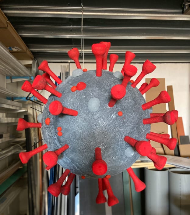 objet surdimensionné crane vald virus covid